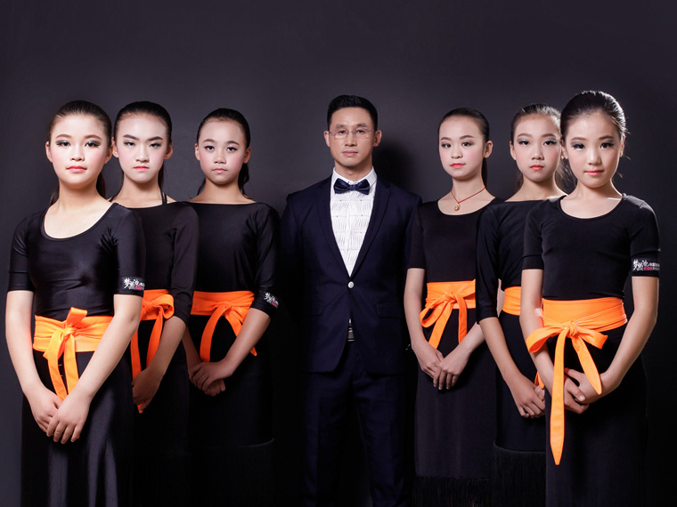 鹽商人物第24期丨專訪夢(mèng)黑池舞蹈創(chuàng)始人陸豐裕：逐夢(mèng)人生，舞動(dòng)精彩